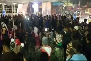 Students and theater artist protested on CAA-NRC by gathering on road in bhopal