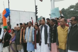 Sanjay Jaiswal created human chain