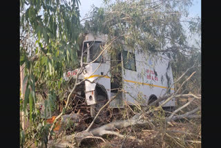 Police vehicle collided with tree in Diwanganj