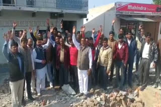 झुंझुनू की खबर, dumper filled with stones collides