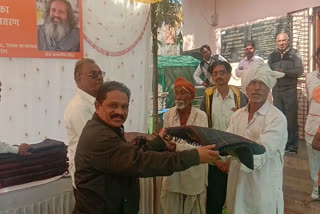 vishav manav ruhani kendra distributed blankets