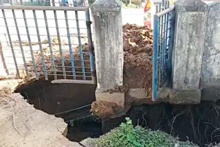 பாதாள சாக்கடை பள்ளம், பொதுமக்கள் அச்சம், road damaged in nagai, underground drainage problem in nagai