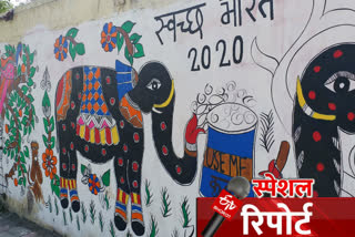 Bihar artists giving message of cleanliness in Delhi