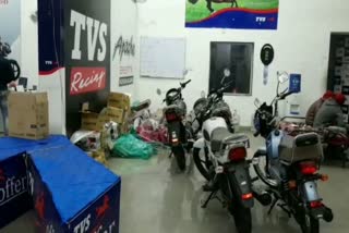 theft of millions in TVS showroom in Dhanbad