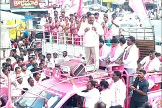 minister errabelli dayakar rao campaign in wardannapet