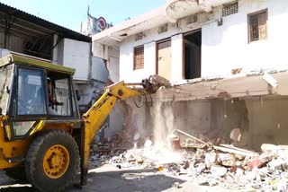 Administration demolished Lakshmi Talkies of the bhopal