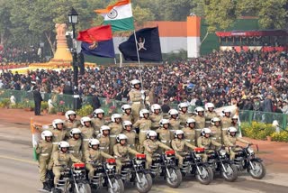 woman bikers in republic day pared