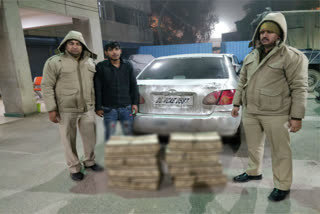 Delhi election  illegal liquor smuggler arrested by west delhi police