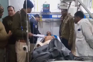 Electricity department employee injured by hitting him with sticks