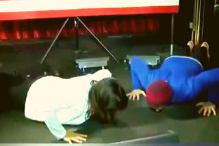 Tulsi Gabbard defeats young man in push-up challenge