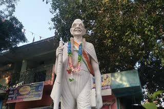 Repair of damaged statue of Gandhiji in chatra