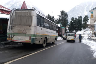 hrtc bus service closed due to heavy snowfall