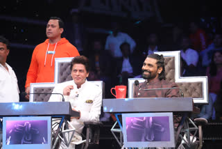 shahrukh khan spotted dance plus 5 set, shahrukh dance plus 5 set for shoot, shahrukh khan and remo dsouza dance plus 5 set, शाहरुख खान डांस प्लस 5 सेट, रियलिटी शो डांस प्लस 5 शाहरुख खान, रेमो डिसूजा शाहरुख खान डांस प्लस 5 सेट