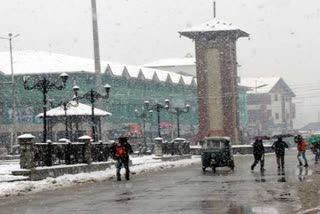 Minimum temperature rises as Kashmir receives fresh snowfall