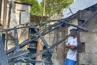 വീടിന് തീ പിടിച്ചു  തീ പിടിച്ചു  house fire  കഴക്കൂട്ടത്ത് തീ പിടിച്ചു  kazhakkuttam house fire  പ്രദേശിക വാർത്തകൾ