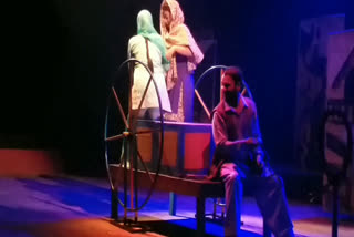 Manto khud staged