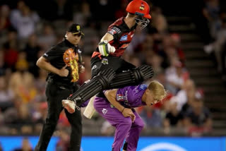 Sam Harper and Nathan Ellis involved in frightful collision in Renegades vs Hurricanes match WATCH video