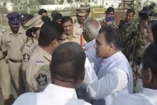 altercation between police and mlcs at ap secretariat