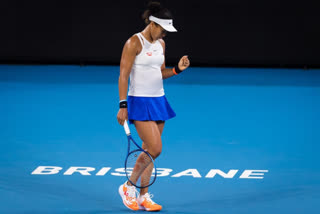 2020 Australian Open Day 3: Naomi Osaka throws and kicks racquet, comes back to win