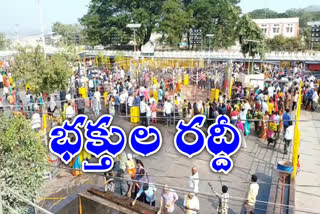 devotees rush at medaram in mulugu