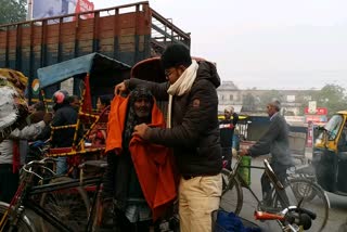 youngters distributing blanket in purnea