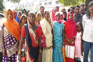 Baiga tribal women reached the collectorate after complaining