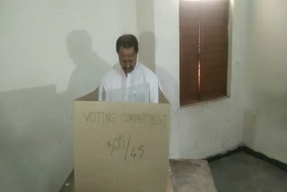ds casted his vote