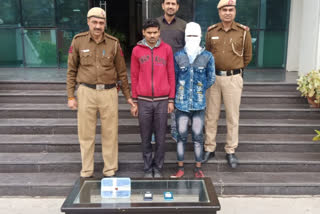 Mobile robbery master mind and receiver arrested in Dwarka