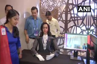 isro-to-send-lady-robot