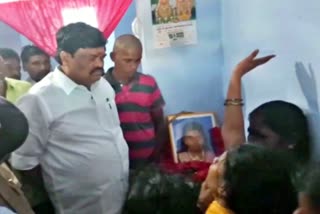 Minister Rajendra Balaji, who consoled the parents of the killed rape victim, அமைச்சர் ரஜேந்திர பாலாஜி உதவி, விருதுநகர் பாலியல் கொலை, virudhunagar rape case