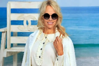 Pamela Anderson marries Jon Peters