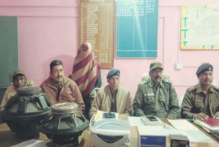 two thieves arrested in chatra