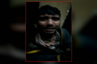 people caught the mobile snatcher and handed it over to the police in Ghaziabad