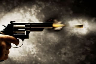 idukki crime news  one was shot in idukki  idukki latest news  വാക്കുതർക്കം  ഒരാള്‍ക്ക് വെടിയേറ്റു  ഇടുക്കിയിൽ ഒരാള്‍ക്ക് വെടിയേറ്റു  ഇടുക്കി  വാക്കുതർക്കം