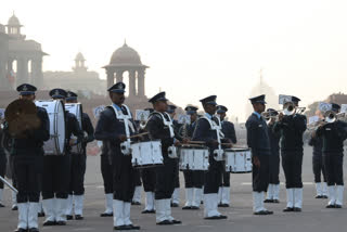 Traffic Congestion in Delhi  Republic Day Parade  Delhi Police  Vijay Chowk  Chandni Chowk  Rajeev Chowk  India Gate  DMRC  റിപ്പബ്ലിക് ദിന പരേഡ്  പരിശീലന പരേഡ്  ഡല്‍ഹിയിലെ പ്രധാനപെട്ട റോഡുകള്‍ ഇന്ന് അടച്ചിടും