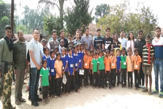 eighteen-trainee-ias-officer-visited-tribal-part-of-gadchiroli