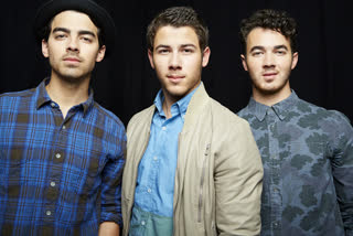 Jonas brothers on Late Show