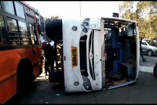 Delhi: 6 children injured as school bus and cluster bus collide