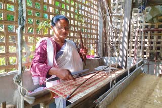 JORHAT WOMAN WOVE GUNAMALA