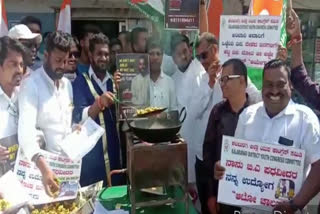 Protest through Preparing pakoda in Kalaburagi