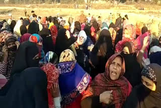 Women protest against caa-nrc in ghaziabad