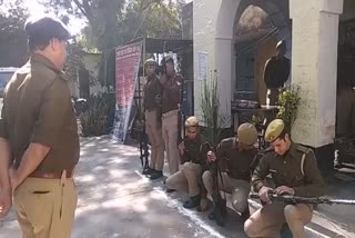 asp checks training on policeman, training on policeman in auraiya,  auraiya asp checks training, asp checks training, ASP ने सिपाहियों का चेक किया प्रक्षिक्षण, सहायल थाना क्षेत्र, अपर पुलिस अधीक्षक कमलेश दीक्षित, शस्त्र परीक्षण