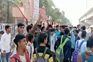 Professor and student demonstrations, प्रोफेसर और छात्र-छात्राओं का प्रदर्शन