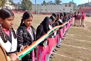 national flag, national flag using 71,000 toothpicks, national flag using 71,000 toothpicks in Amritsar, ರಾಷ್ಟ್ರಧ್ವಜ, 71 ಸಾವಿರ ಟೂತ್​ಪಿಕ್​ ಬಳಸಿ ರಾಷ್ಟ್ರಧ್ವಜ ನಿರ್ಮಾಣ, 71 ಸಾವಿರ ಟೂತ್​ಪಿಕ್​ ಬಳಸಿ ರಾಷ್ಟ್ರಧ್ವಜ ನಿರ್ಮಿಸಿದ ಶಿಕ್ಷಕ, ಅಮೃತಸರದಲ್ಲಿ 71 ಸಾವಿರ ಟೂತ್​ಪಿಕ್​ ಬಳಸಿ ರಾಷ್ಟ್ರಧ್ವಜ ನಿರ್ಮಿಸಿದ ಶಿಕ್ಷಕ,