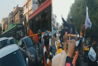 Maa Anandmai road jammed during CM Kejriwal roadshow in Tughlakabad and Kalkaji for election 2020