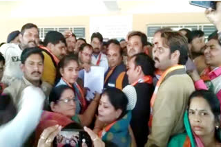 BJP encircles the collectorate