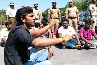 ஓபிஆர் ஆதரவாளர்கள் சாலை மறியல் போராட்டம்