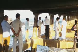 The minister and officials inspected the port to renovate the old harbor bridge in Puducherry
