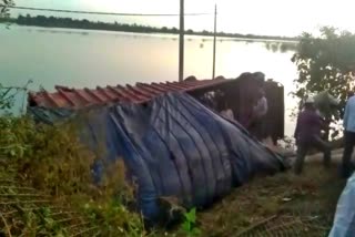 lorry fell down into lake