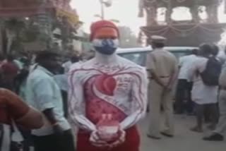 The person spreading awareness by painting on his body